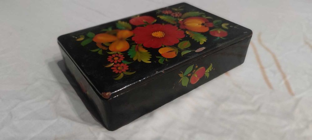 Шкатулка з Пертриківським розписом