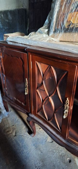 Cristaleira com 2 aparadores