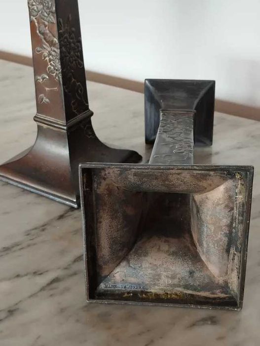 Castiçais em Metal Ornamentado