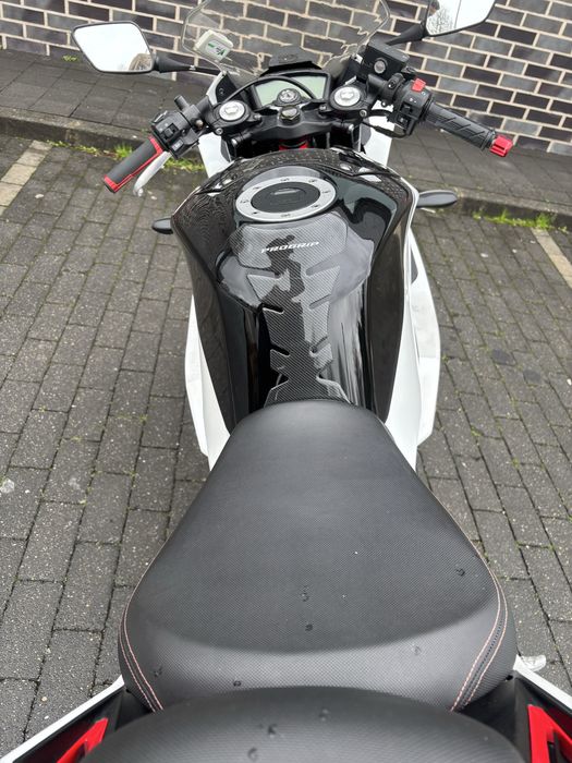 Mota Hyosung Desportiva 250cc + acessórios