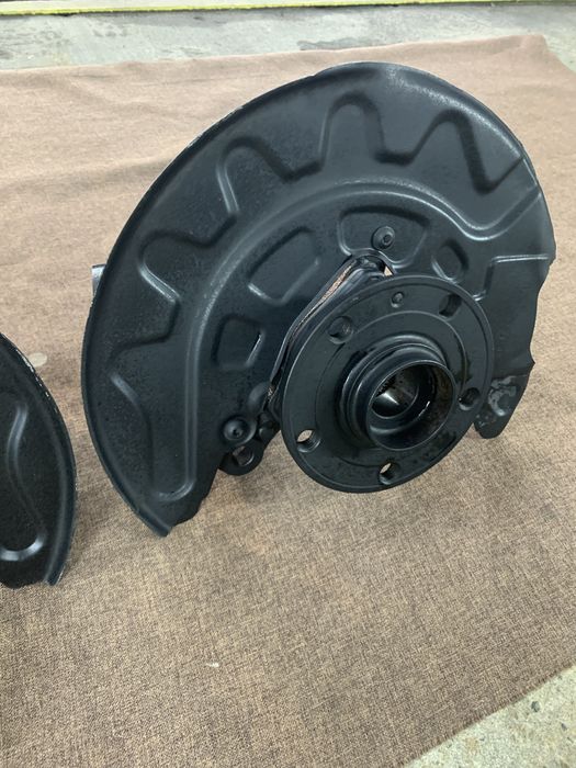 VW Golf 7 Цапфа ліва права з ABS в зборі