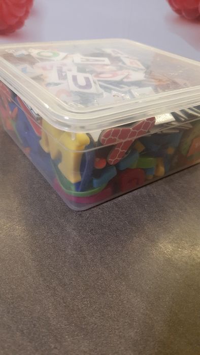 Pudełko literek z magnesem
