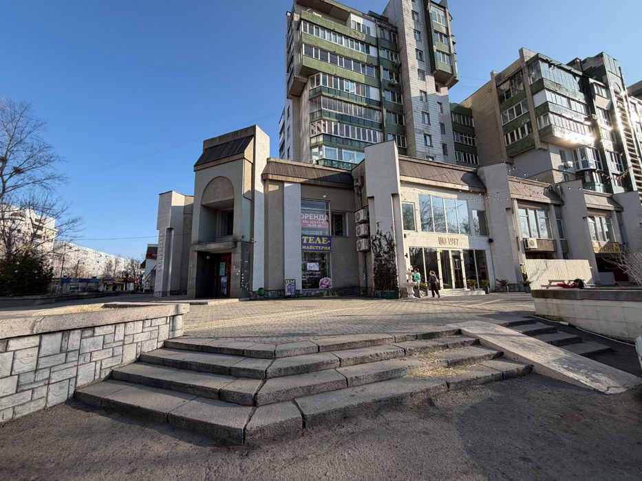 Приміщення з окремим входом на Митниці