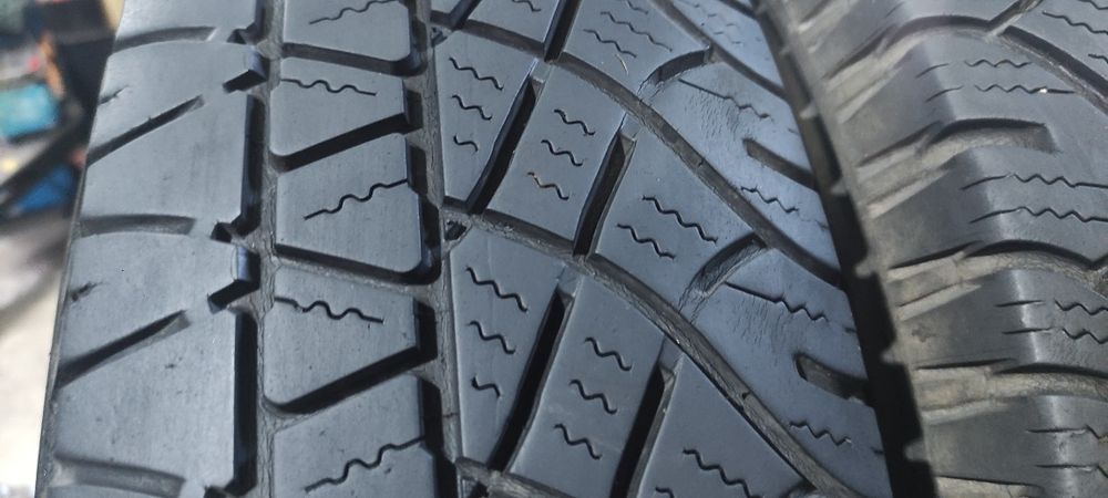 Pneus 195/80/15 novos e semi novos