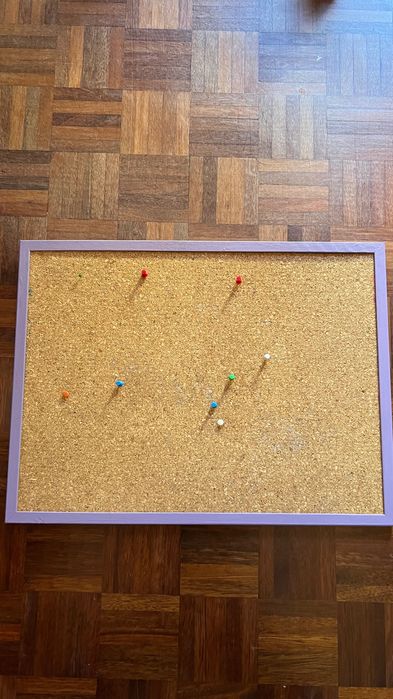 Quadro cortiça roxo