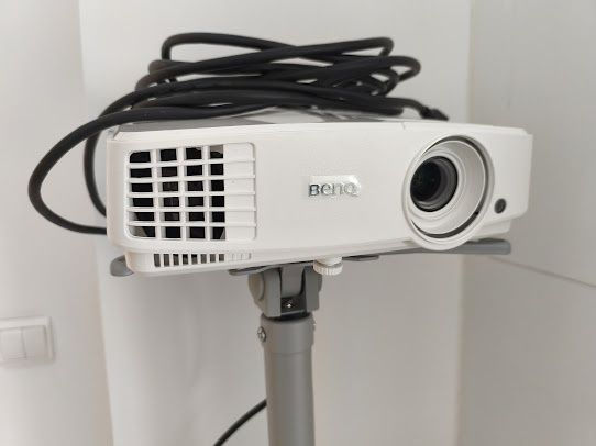 Projetor mais tela de proteção