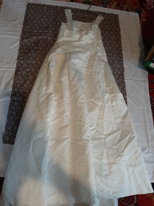 suknia ślubna ecru, z trenem