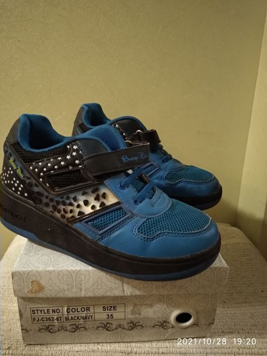 Детские кроссовки с роликами