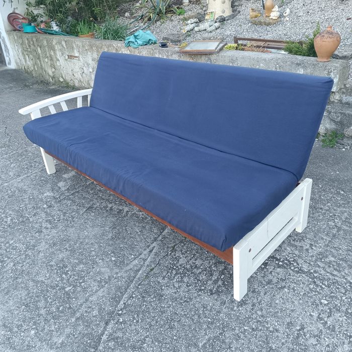 Sofá cama azul escuro