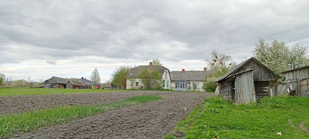 Земельна ділянка з старим будинком
