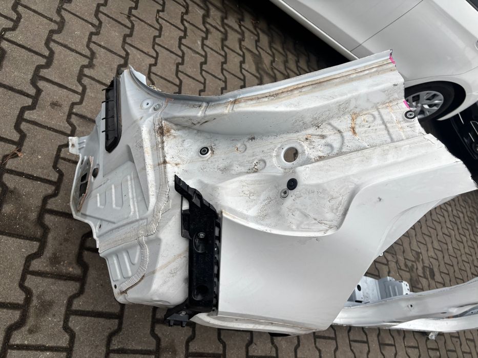 Ćwiartka bok prawy próg błotnik tył Toyota Aygo X