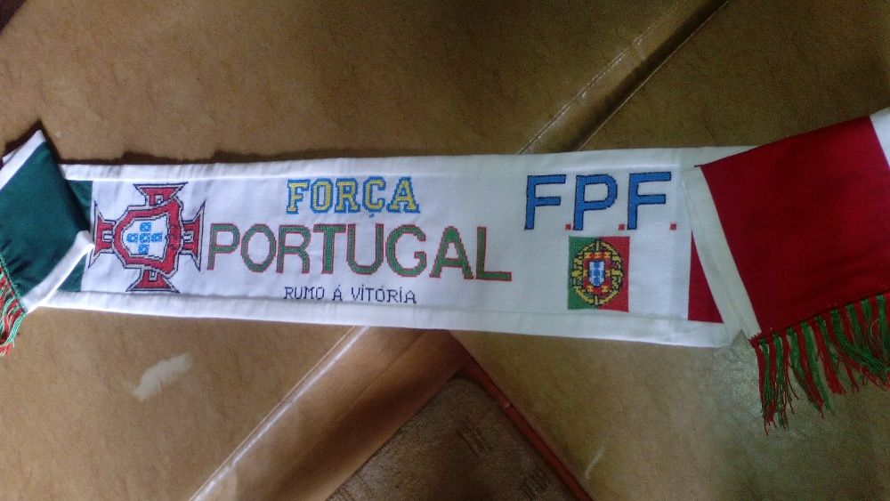 Cachecóis desportivos ou fitas de pendurar