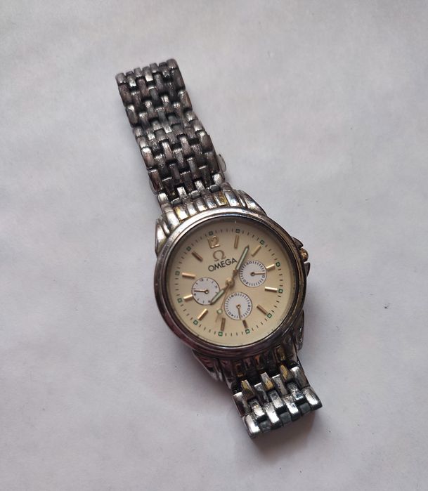 Часы Omega с следами от коррозии