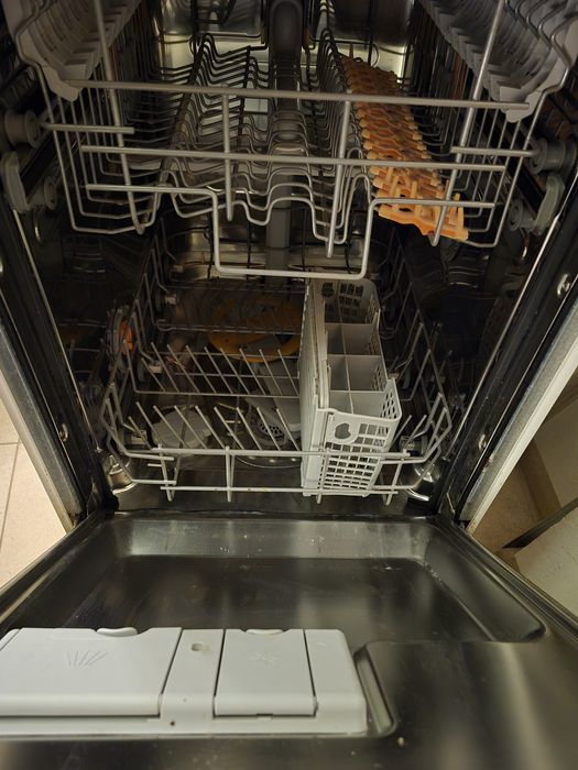 Zmywarka ELECTEOLUX ESL47710R na części