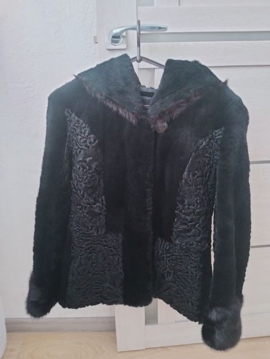 Шубка натуральна в гарному стані