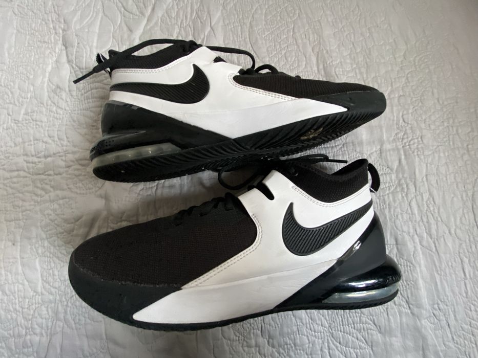 Кросовки nike в отличном состочнии.