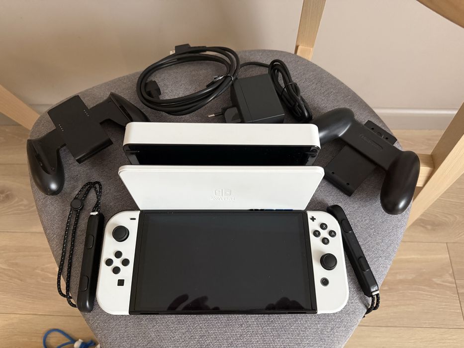 Nintendo Switch OLED (biała) – idealny stan