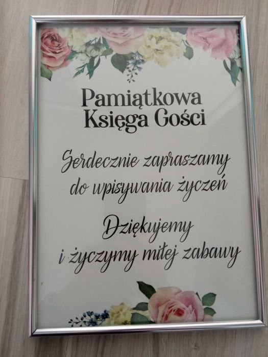 Ramki ta świeca plonie i księga gości