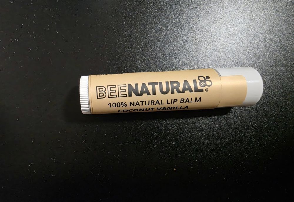 Nowa pomadka ochronna Bee Natural kokos wanilia Coconut Vanilla