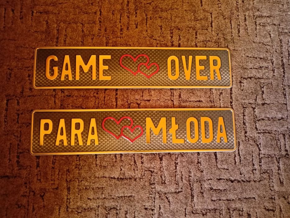 Ślubne tablice rejestracyjne