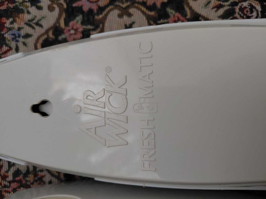 Продам автоматичний освіжувач повітря Air Wick Freshmatic