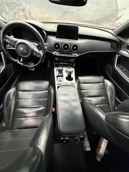 Kia Stinger 3.3 бенз 80к пробег