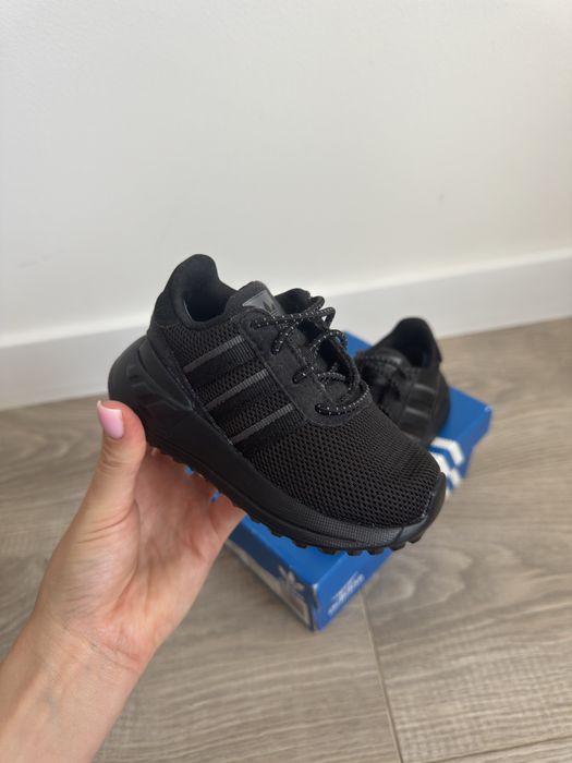 Дитячі нові оригінальні кроссівки Adidas адідас