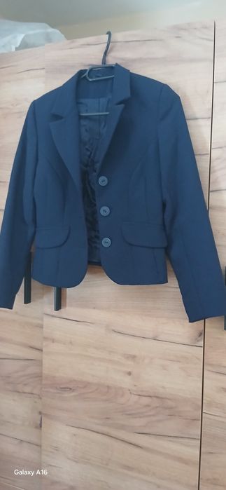 Elegancki komplet dla dziewczynki. Spódnica i marynarka. Szyty.