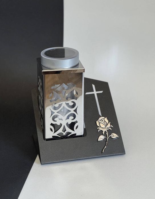 Лампадки на сонячній панелі