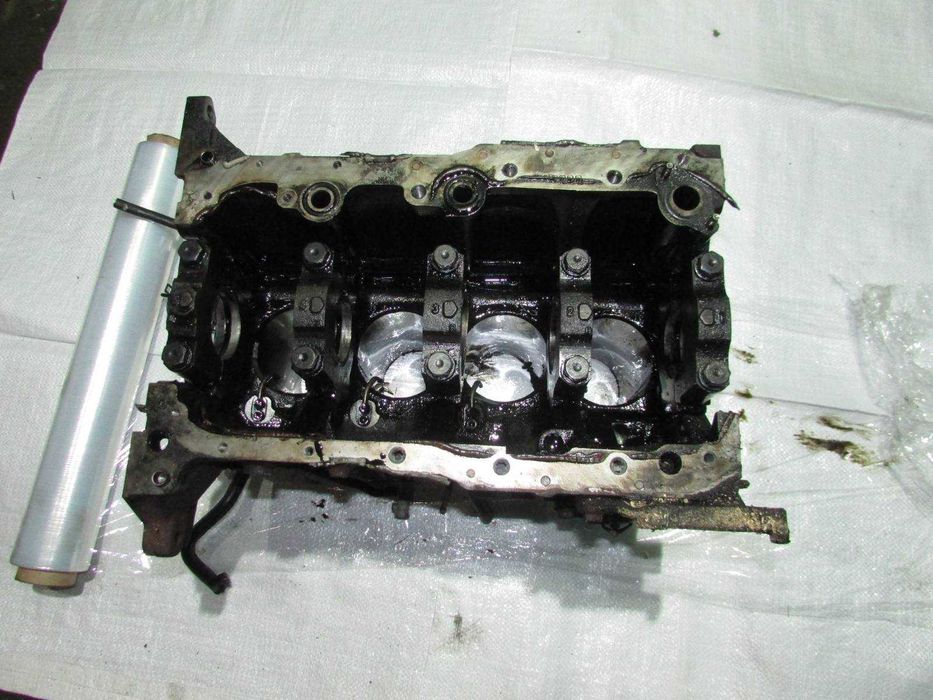 Блок двигуна Тойота Авенсіс т25 2.0 д4д Блок двигателя Toyota Avensis