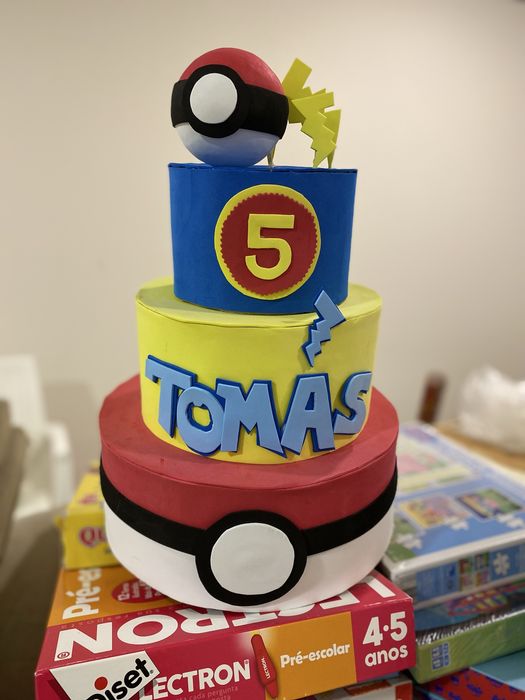 Bolo de Aniversario EVA Pokemon