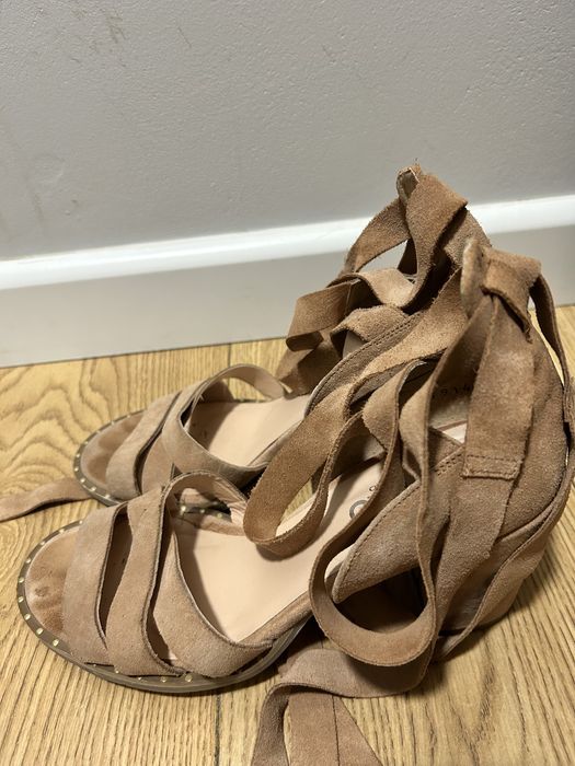 Sandały wiązane obcas słupek ryłko