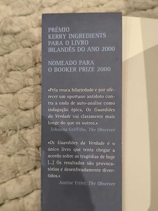 Livro "Os Guardiões da Verdade" de Michael Collins