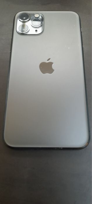 Aceito retomas. Iphone 11 pro 64 gb em bom estado geral