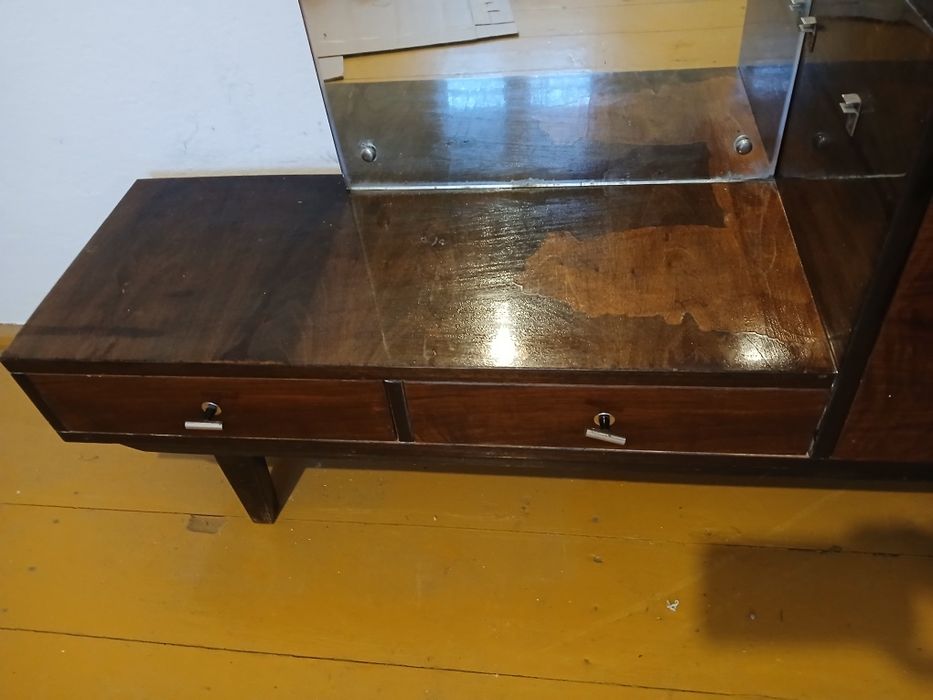 Toaletka z lustrem, szafka z lustrem