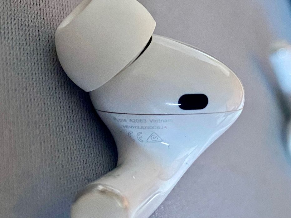 Słuchawki Apple AirPods Pro z etui ładującym MagSafe