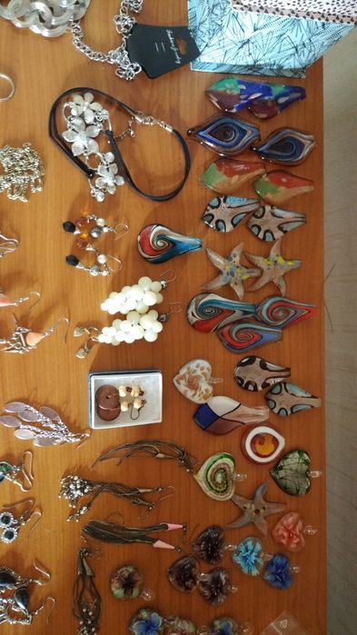 Біжутерія різноманітна