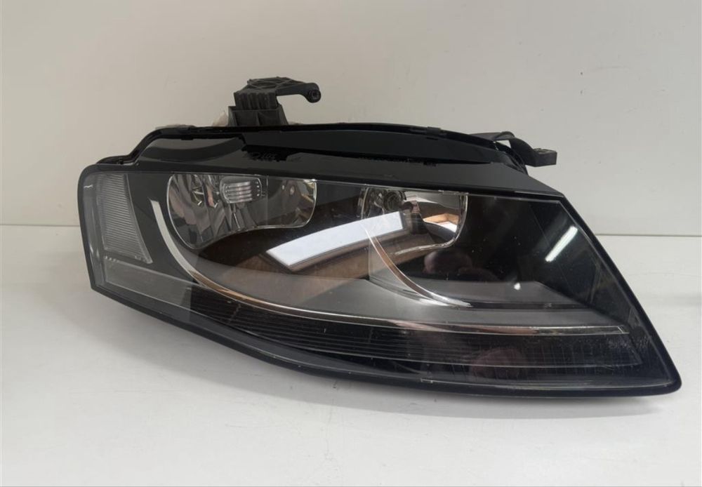 Lampa przód przednia  prawa  Audi A4 b8 przed lift