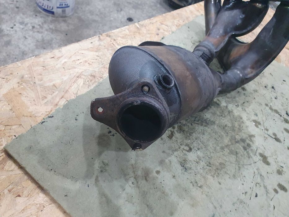 Kolektor wydechowy katalizator Mercedes C180 w203 c klasa KT0242