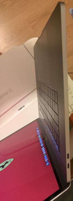 Macbook pro touch bar