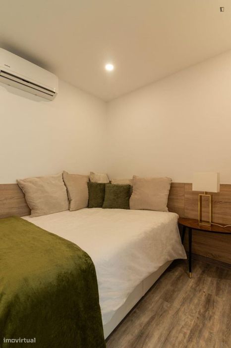 Quarto - localizado em Setubal
