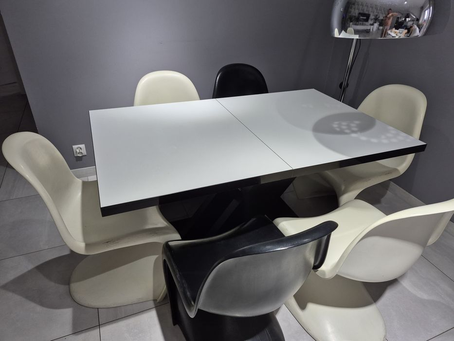 Krzesła pantone  panton