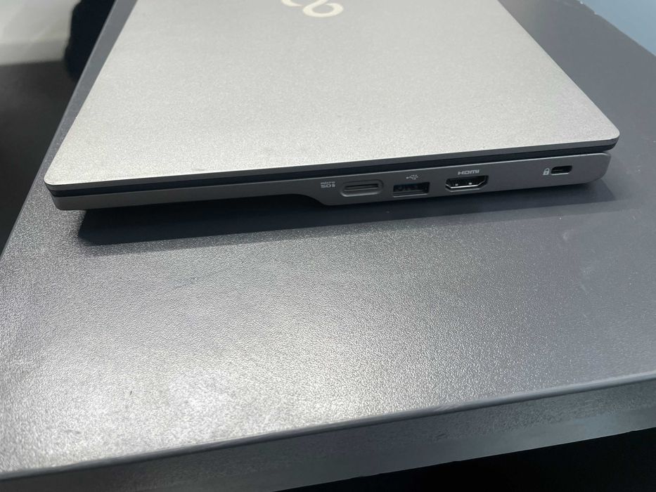 Японія - Fujitsu LifeBook U7312 (Core i5-1235U7\16Gb-DDR4-256Gb-SSD)