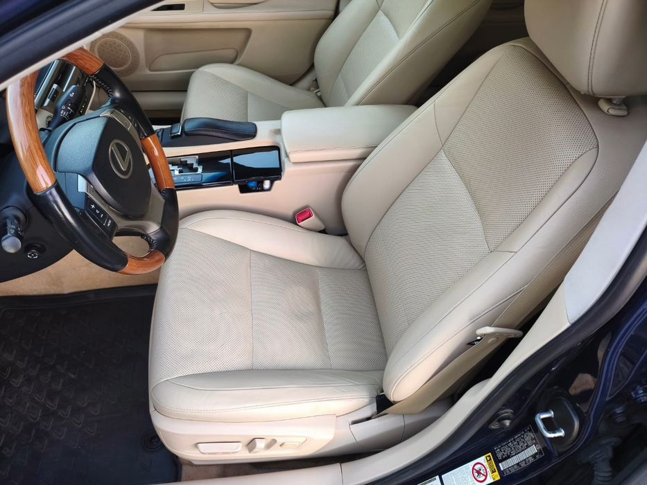 Продам lexus es 300h