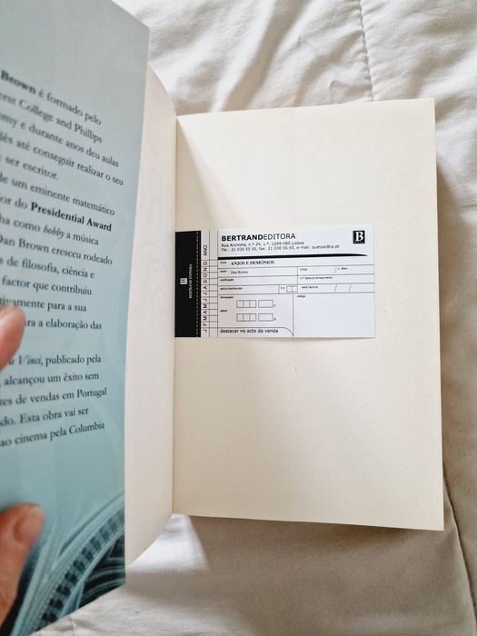 Livro Anjos e Demónios de Dan Brown, Bertrand Editora