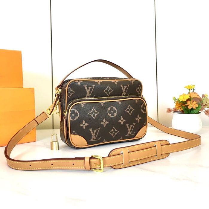 Жіноча сумка на плече LOUIS VUITTON M14025