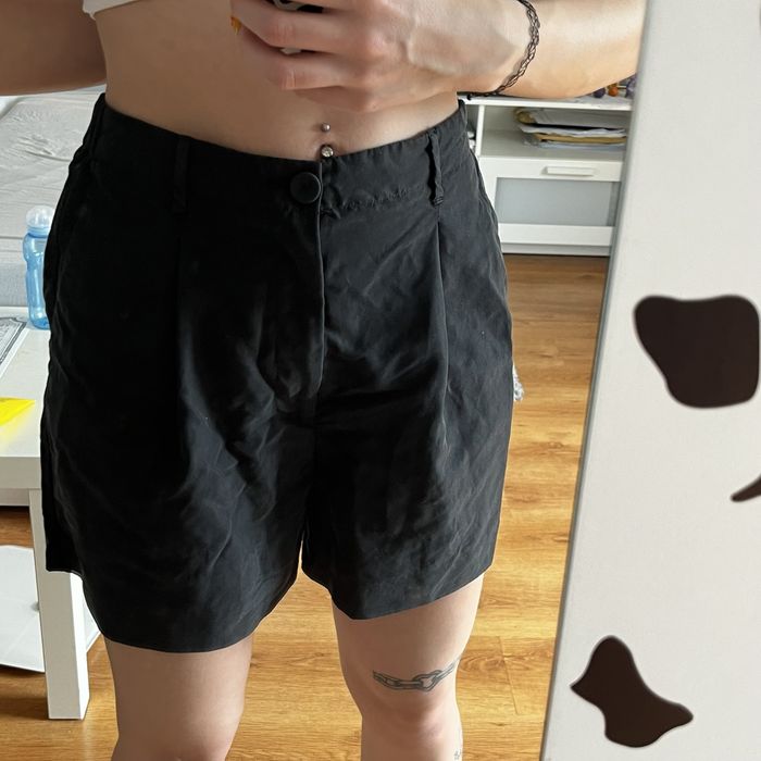 czarne szorty spodenki na lato Mango