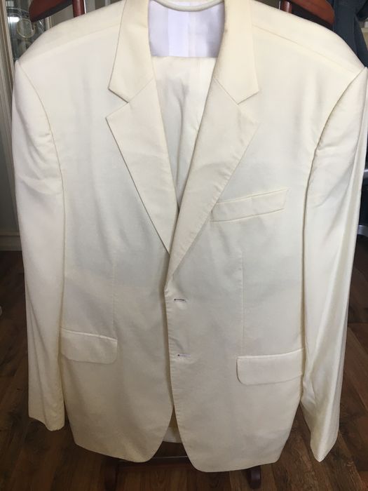 Пошитый на заказ свадебный костюм