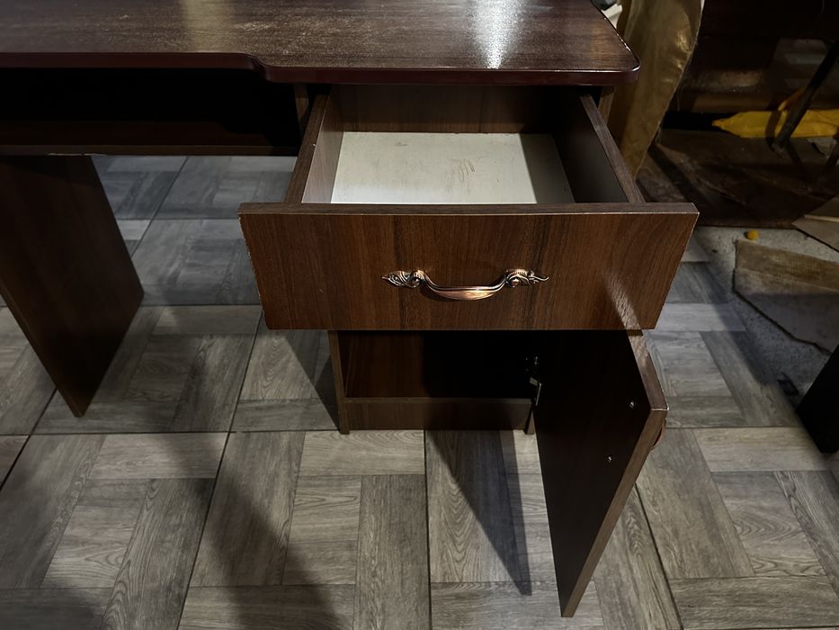 Продам стіл для навчання