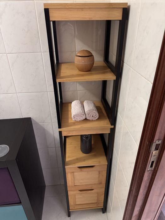 Estante de madeira 1.40 altura e 30 largura